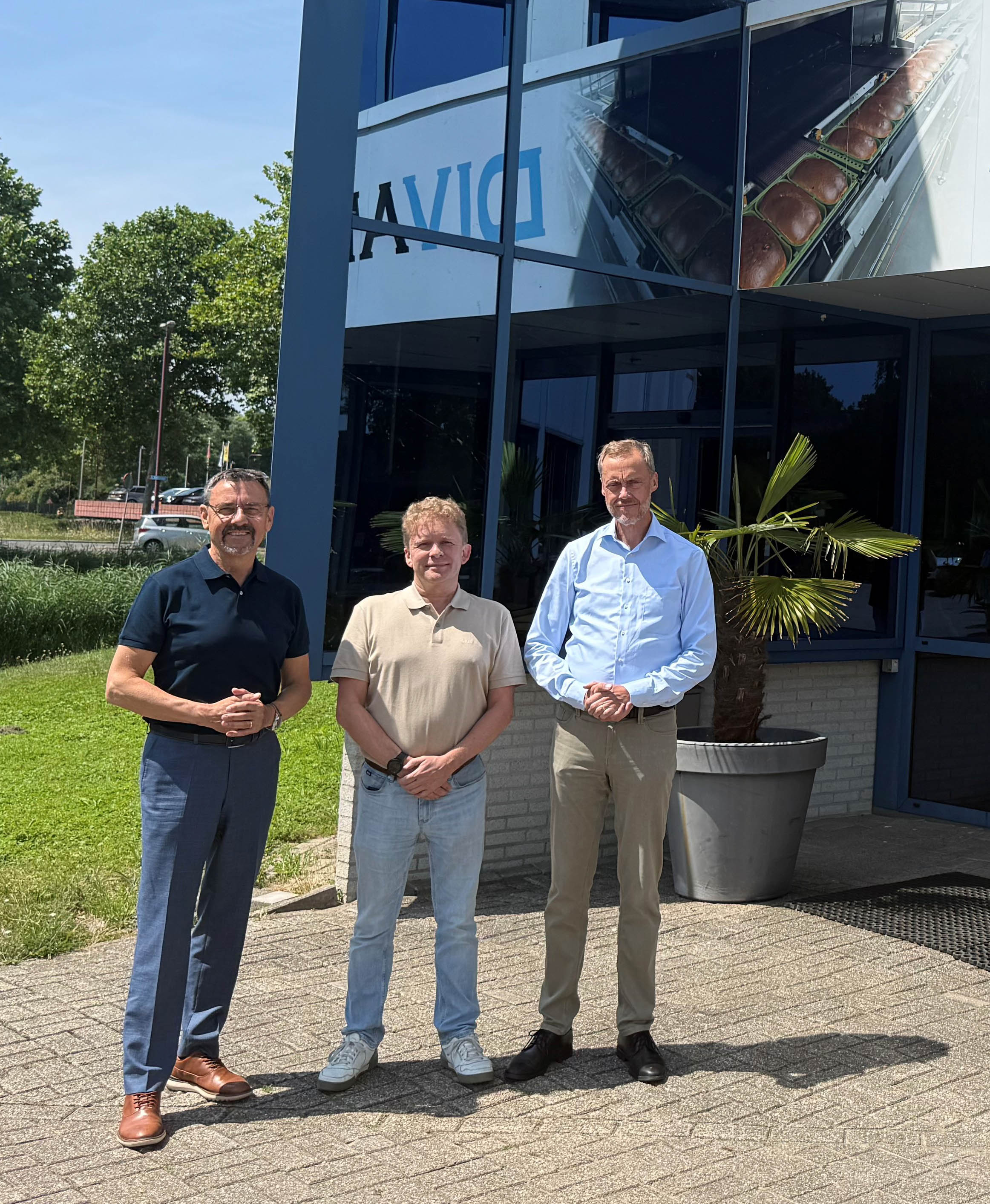 From the left in the image: Lars Fredin, Group CEO of Dacke Industri, David Rijke, CEO and co-owner of Divardy Bakery Services B.V., Kenneth Carlsson, President Precision and Protection of Dacke Industri.