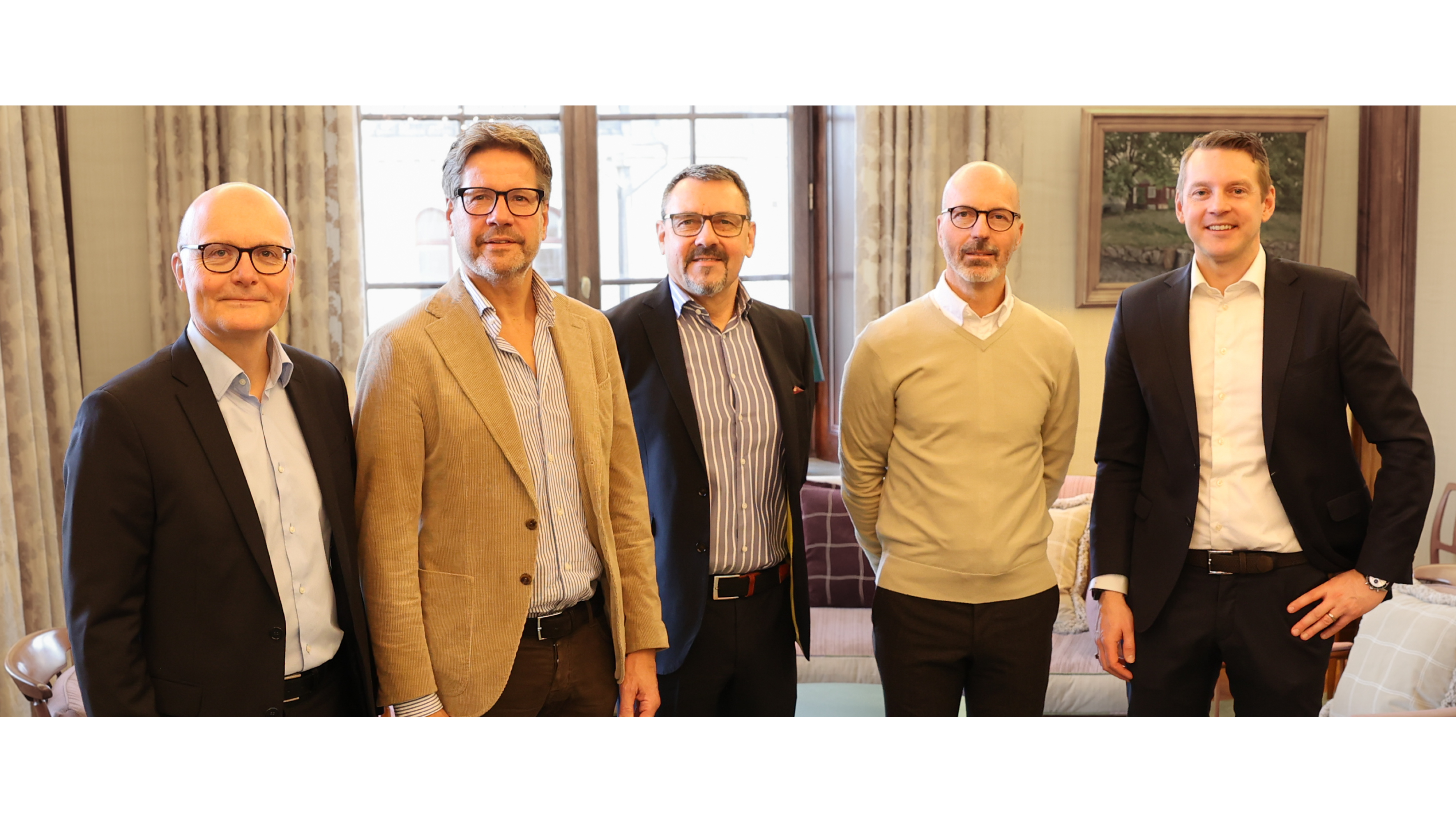 Från vänster på bild: Per Porenius, Ekonomichef för Dacke Industri, Thomas Larsson, VD för G-TEK, Lars Fredin, VD och Koncernchef för Dacke Industri, Johan Amnéus, Före detta ägare av G-TEK och Lowe Fällmar, Förvärvs och Affärsutvecklingschef för Dacke Industri.