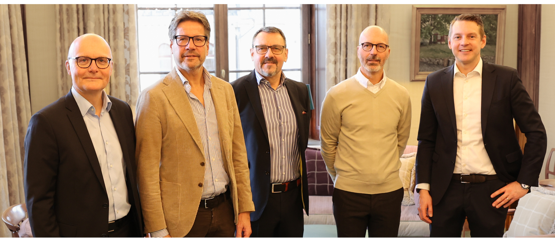 Från vänster på bild: Per Porenius, Ekonomichef för Dacke Industri, Thomas Larsson, VD för G-TEK, Lars Fredin, VD och Koncernchef för Dacke Industri, Johan Amnéus, Före detta ägare av G-TEK och Lowe Fällmar, Förvärvs och Affärsutvecklingschef för Dacke Industri.