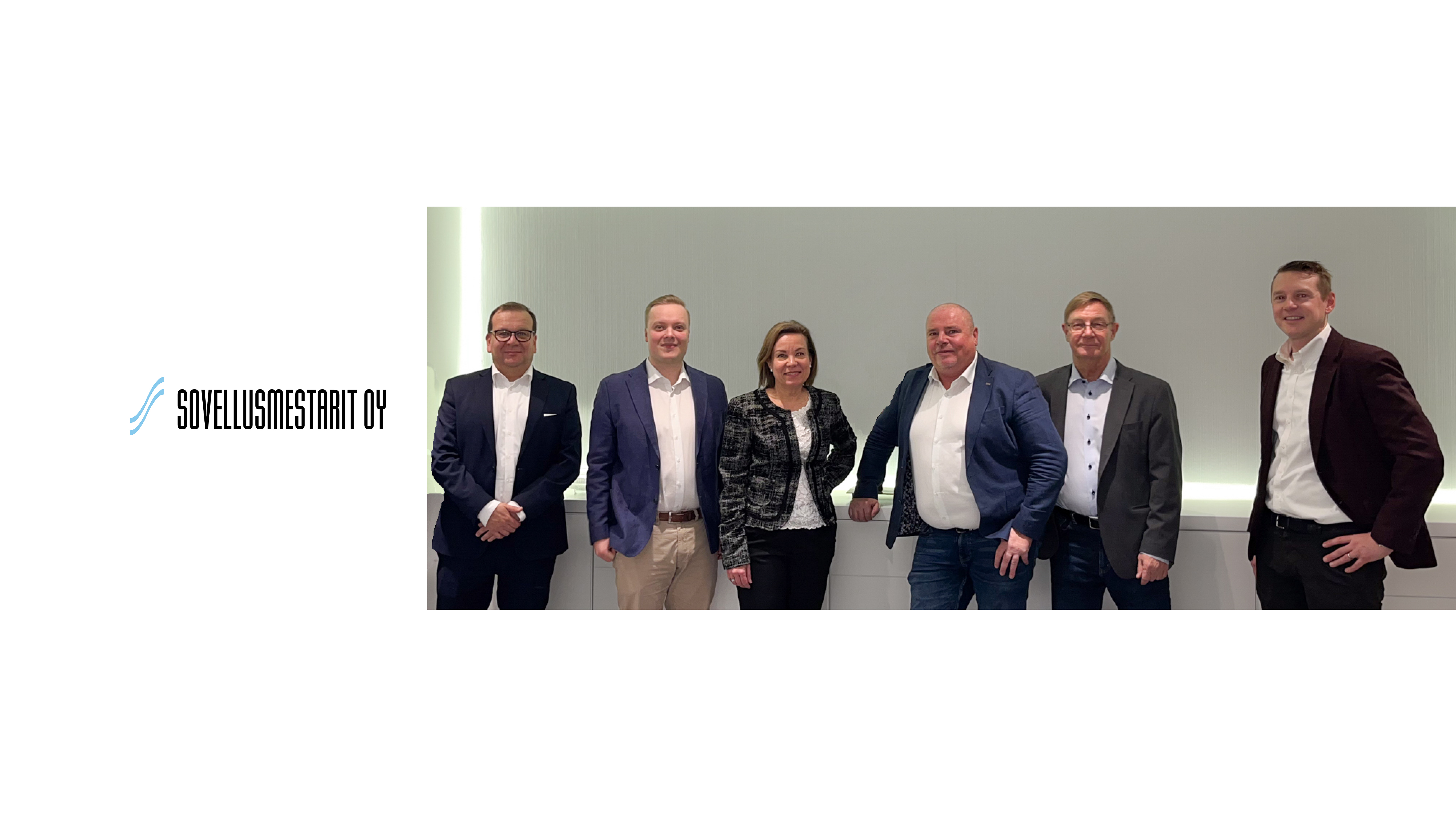 Från vänster på bild: Mika Virtanen, President Air Technology & Electromechanics, Dacke Industri, Martti Tapanila, Ekonomichef för Pimatic Oy, Satu Rautavalta, VD för Pimatic Oy & VP Air Technology of Dacke Industri, Mikko Rantanen, Före detta ägare av MoveRoll Oy, Paul Vuori, VD för Sovellusmestarit Oy, Lowe Fällmar, VP Acquisitions & Business Development, Dacke Industri.